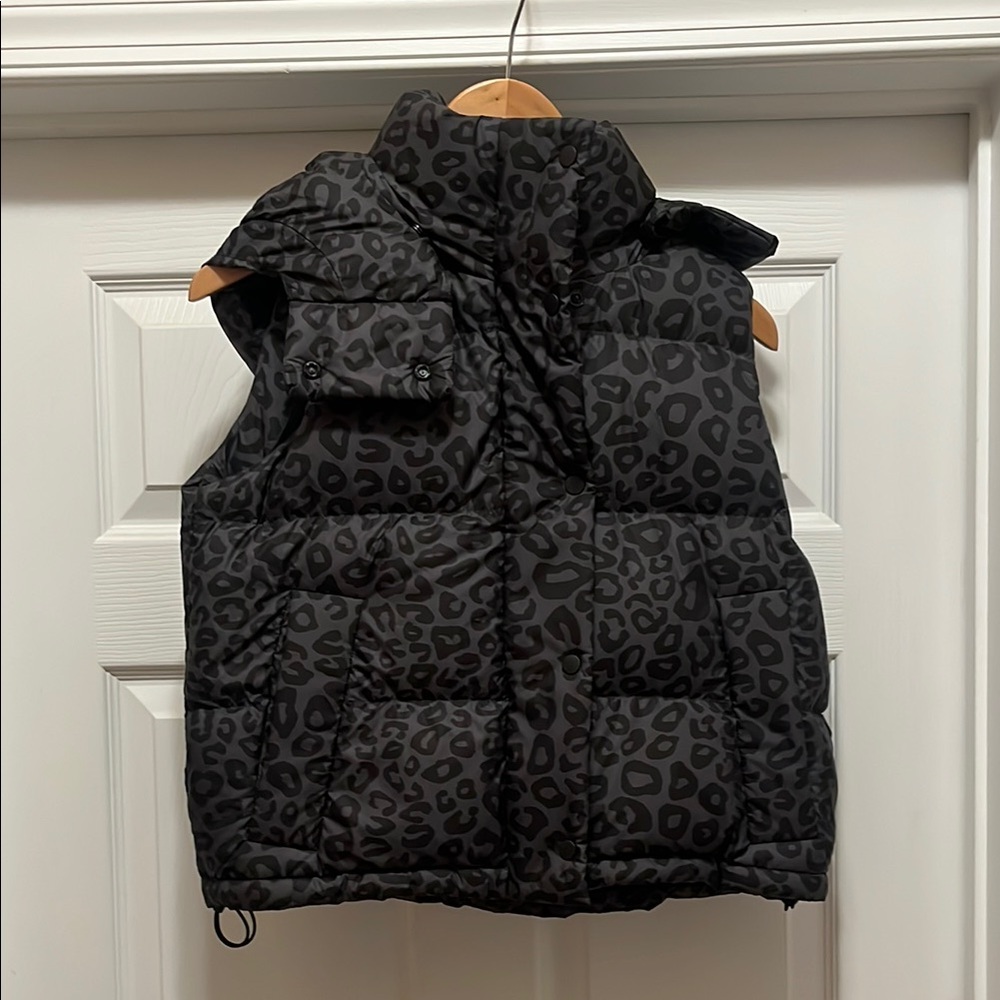 NWT lululemon athletica Black Leopard Print Puffer Vest size 2